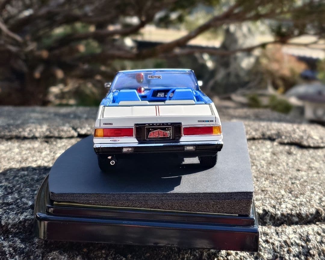 アオシマ 西部警察 GAZELLE 小暮課長専用車完成品
