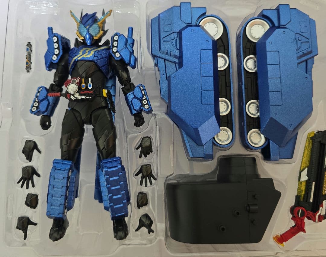 S.H.フィギュアーツ 仮面ライダービルド　タンクタンク ラビットラビット