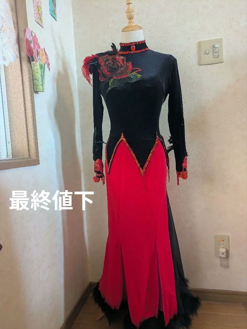 社交ダンスドレス 黒と赤 花の装飾スタンダードドレス