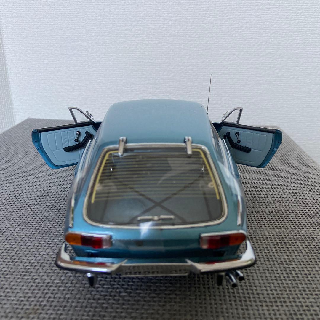 ミニチャンプス 1/18 ボルボ P1800 ES 1971 メタリックブルー