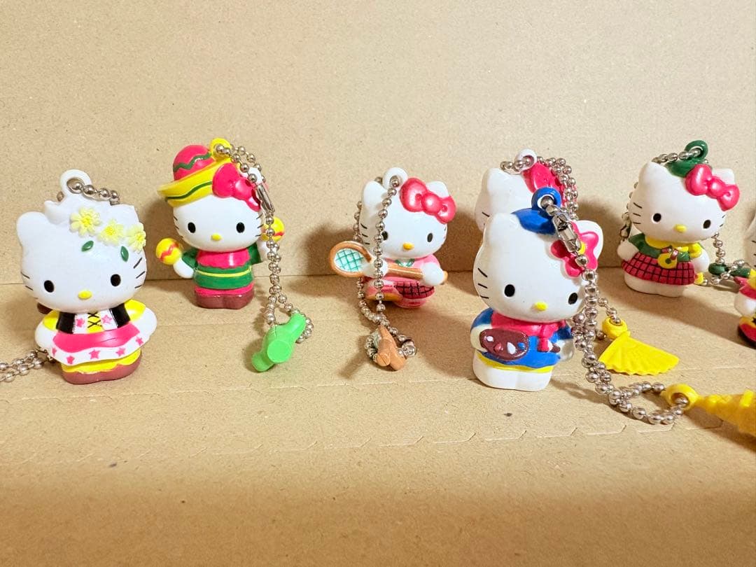 【コスチューム ハローキティ】 52個まとめ売り‼️