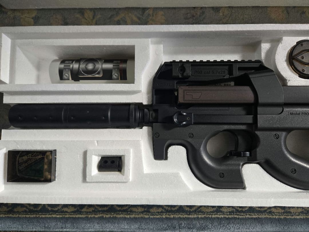 P-90TR サイレンサー付きエアガン