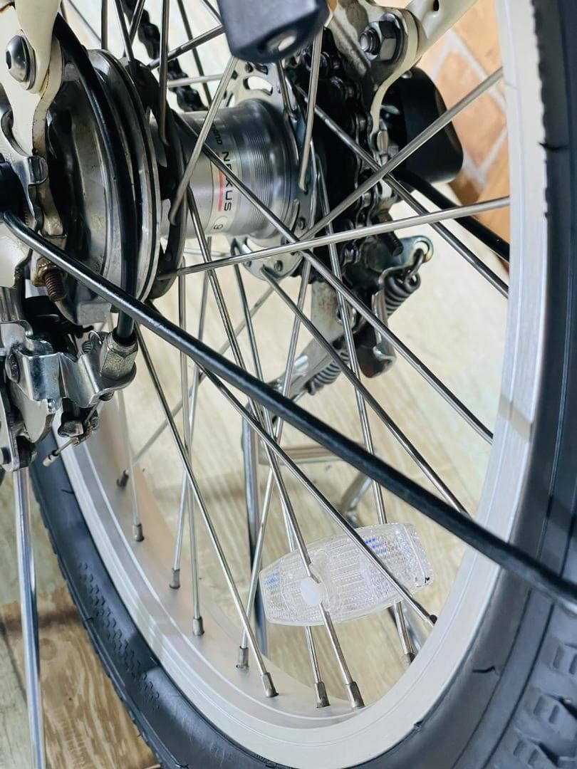 愛知静岡配送可 No1モデル ホワイト ギュット電動アシスト自転車 H1284