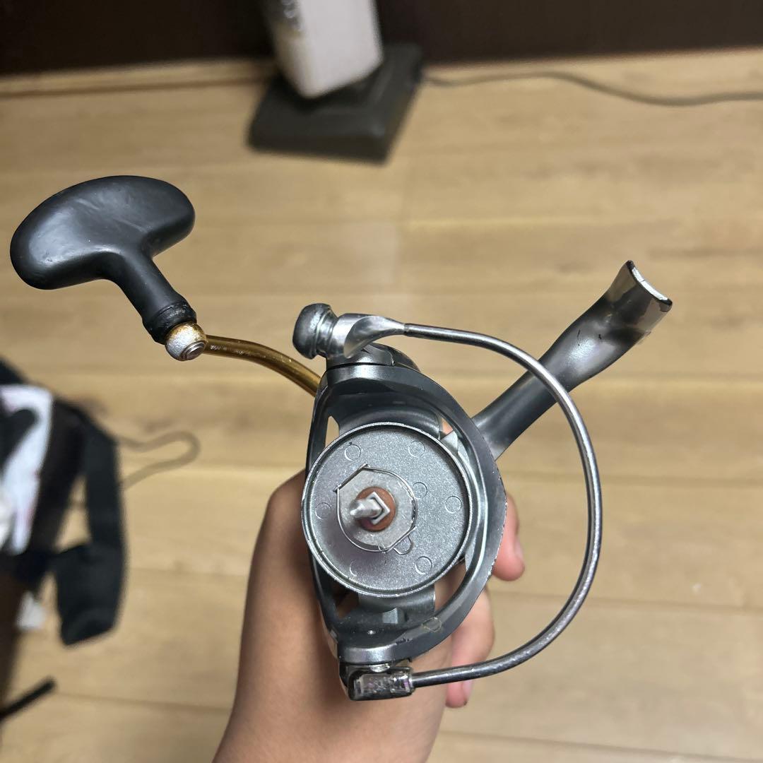 スピニングリール シルバー 金属製 右手用