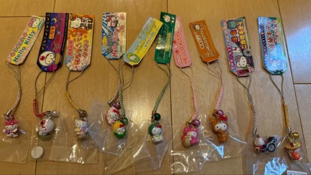 ご当地キティ 根付け ストラップ　キーホルダーまとめ売り　90個以上