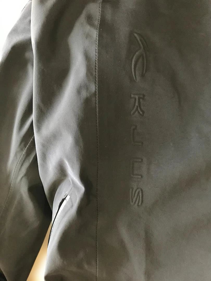 KJUS チュース　スキーウエアストレッチ中綿上下セット　L/５２サイズ　美品
