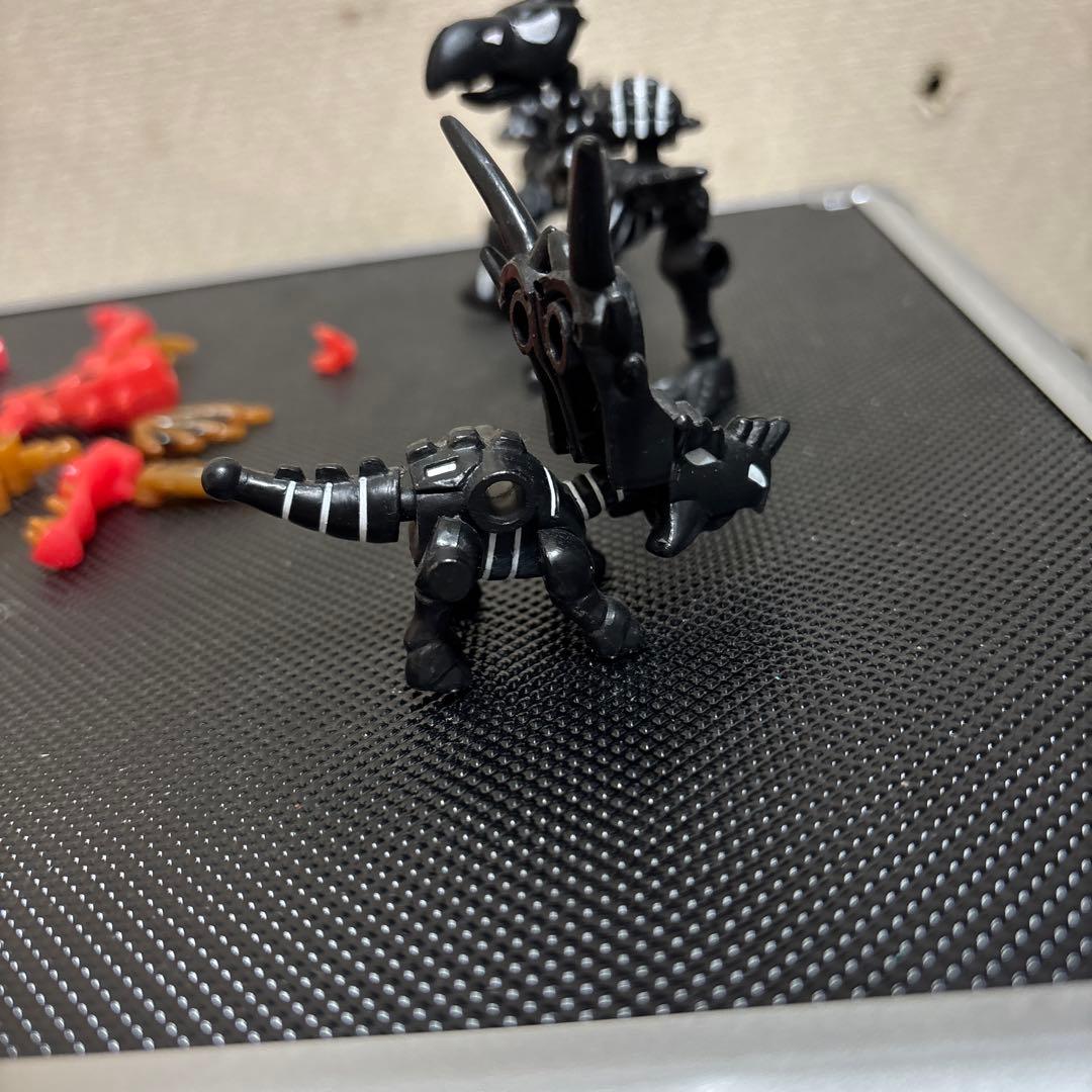 ほねほねザウルス　スペシャルブラックバージョン セミコンプ