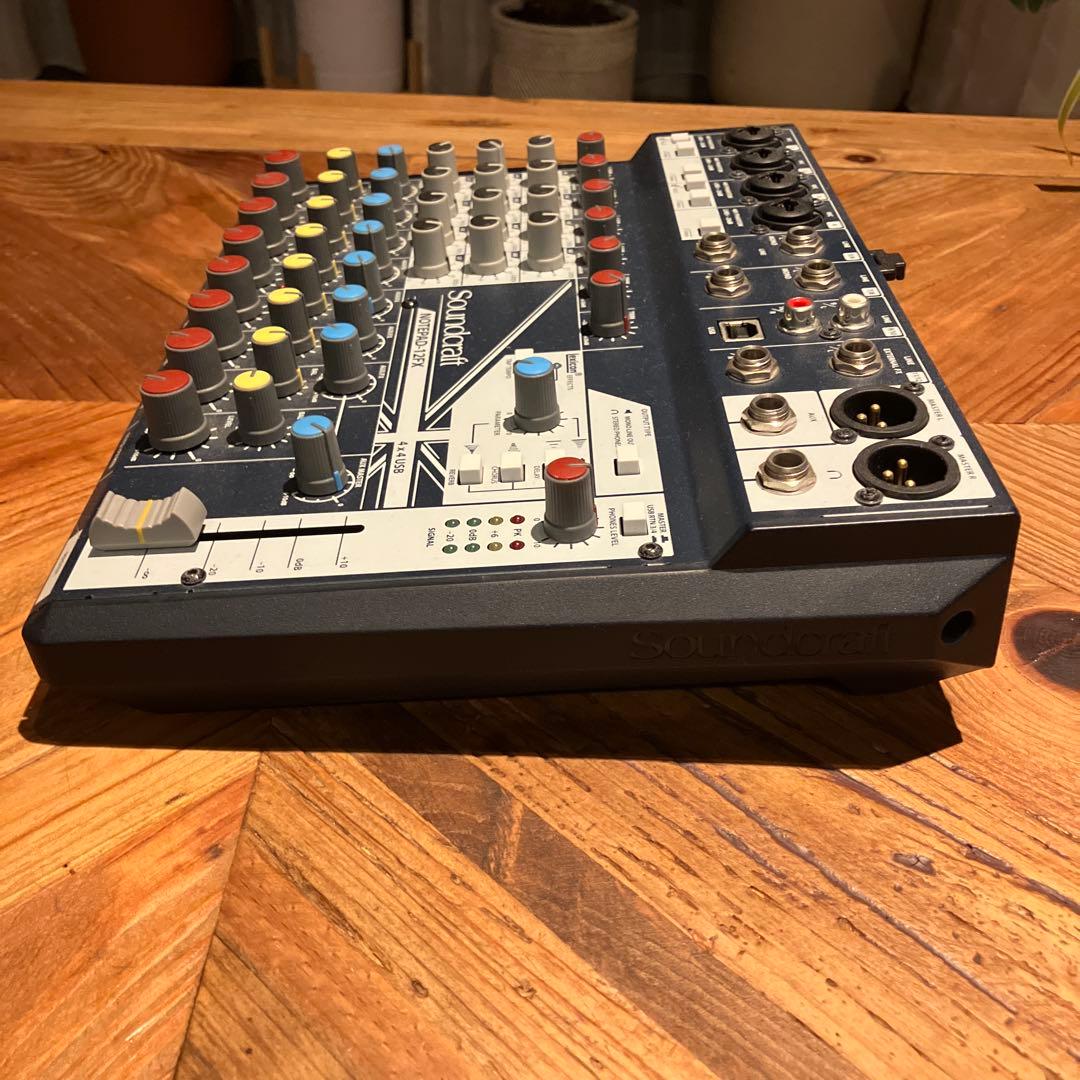 Soundcraft NOTEPAD-12FX ミキサー