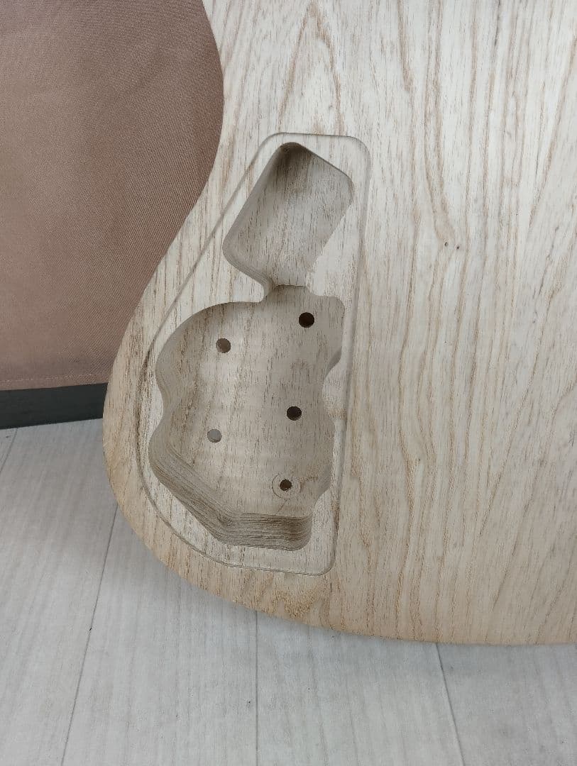 ② AKAI アカイ 赤井電機 エレキギター ボディ
