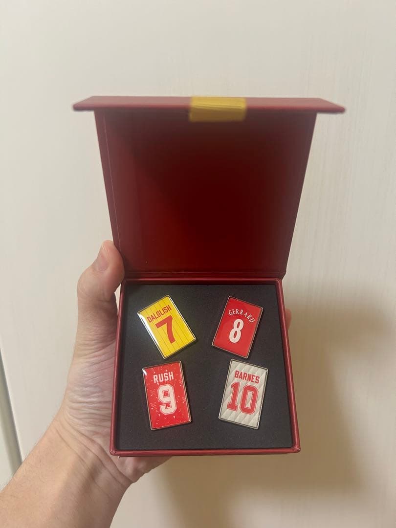 [新品]リバプール 会員限定 ウールスカーフ、マフラー、ポーチ、バッチ