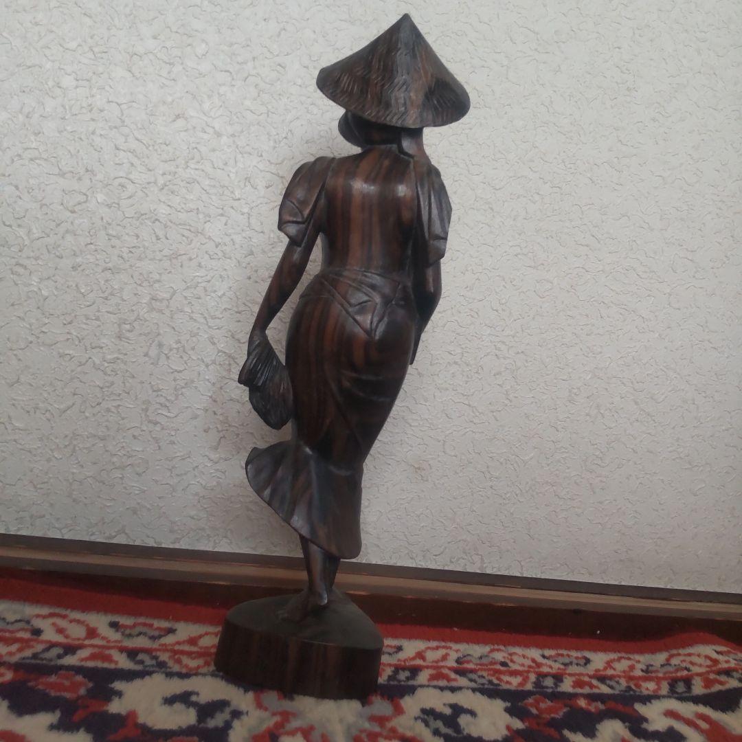 木製女性彫刻