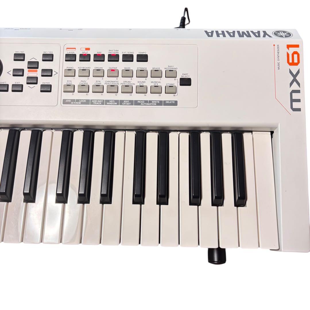 美品YAMAHA MX61 シンセサイザー ホワイト スタンド フットペダル 等