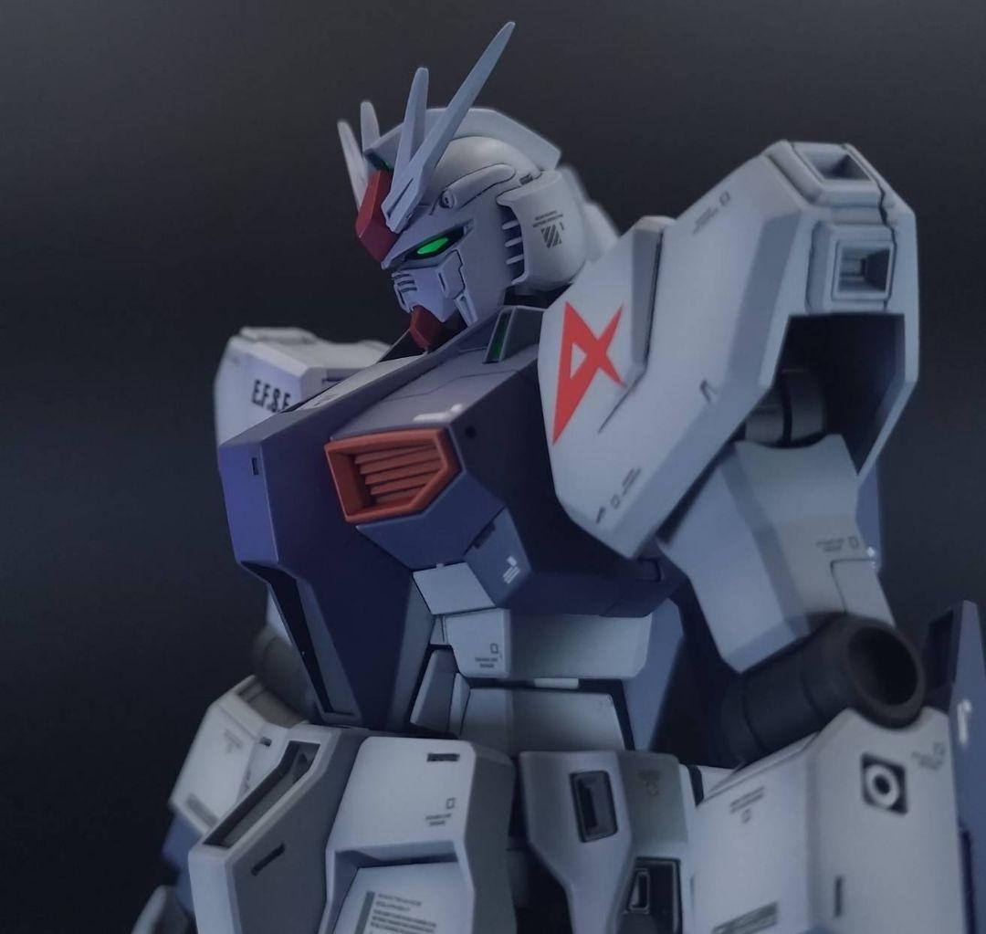 ガンプラ　完成品　EG　1/144 νガンダム
