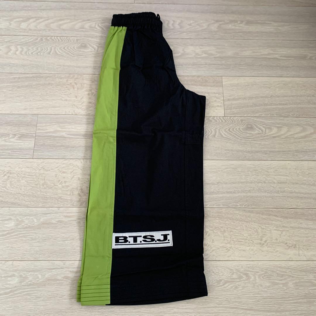 【新品未使用】B.T.S.J. ストレートパンツ S 黒/緑（おまけ付）