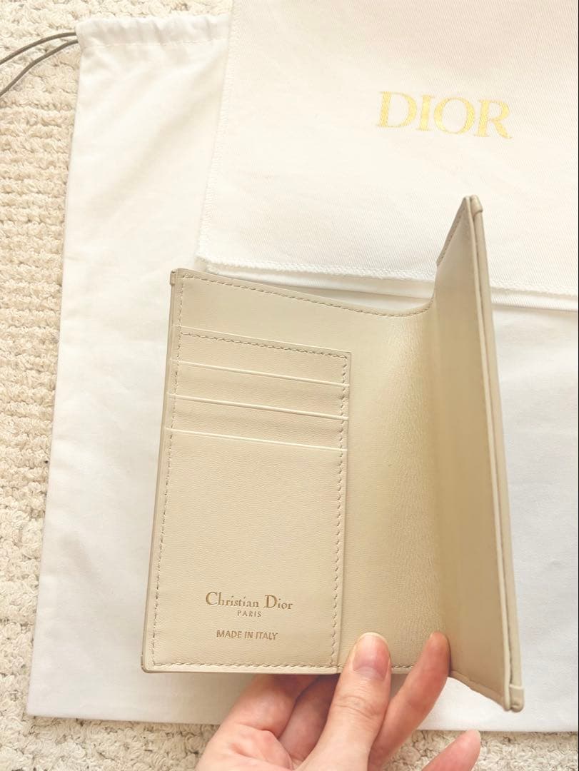 Dior 30Montaigne モンテーニュ　パスポート ケース