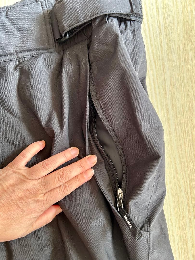 試着のみ　DESCENTE ブラック スキーウェア