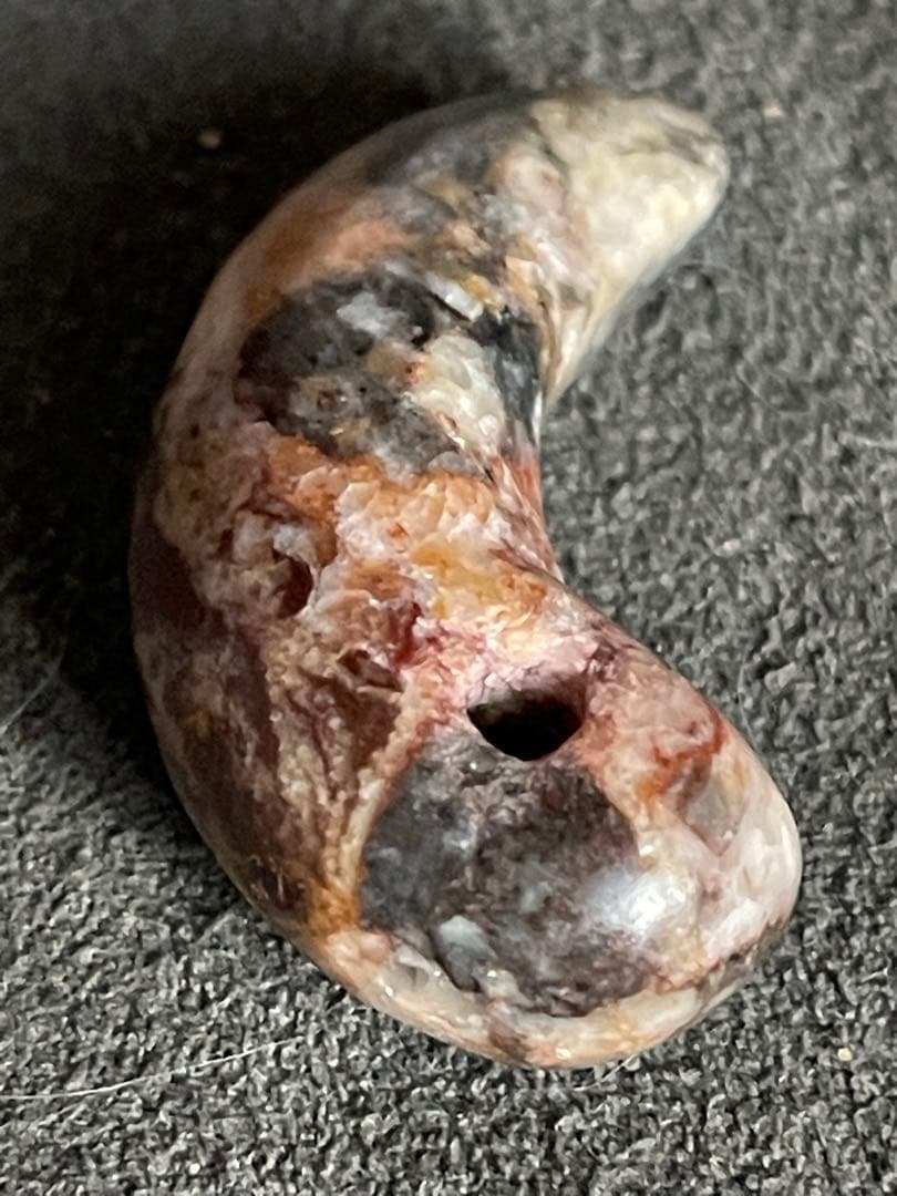 弥生〜古墳時代勾玉　変成岩？