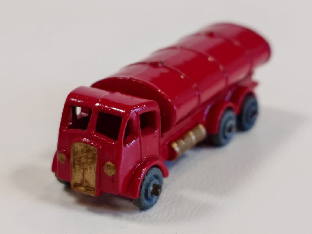 ミニカー MATCHBOX No.11 a ERF Petrol Tanker
