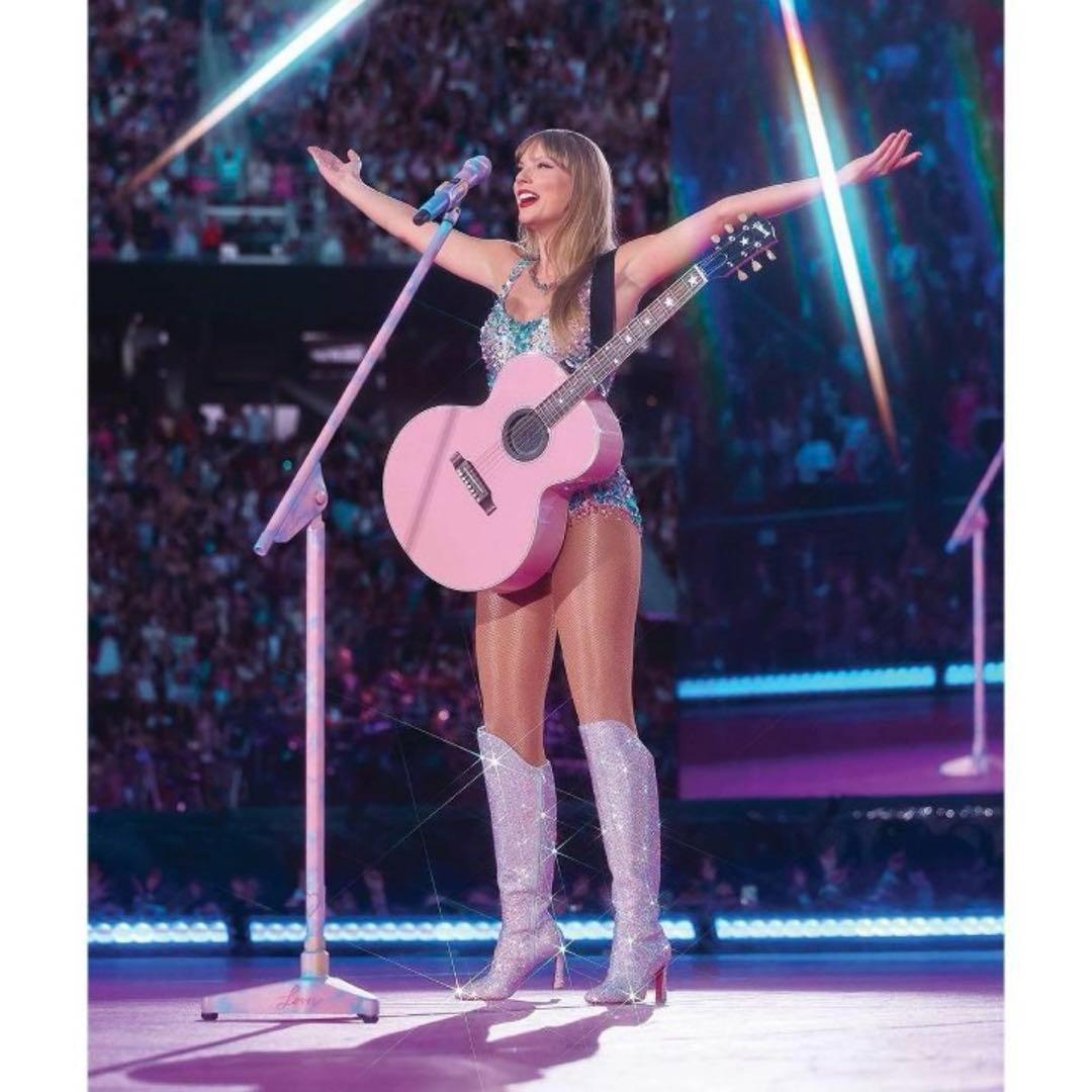 Taylor Swift テイラースウィフトThe Eras Tour Book