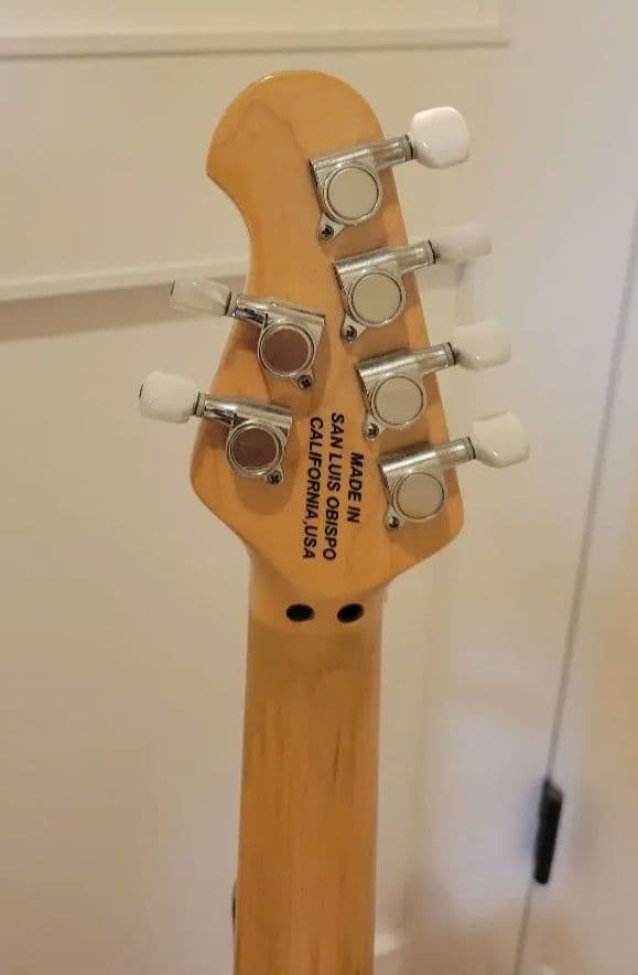 Sterling by MUSICMAN　AX40 ピンク塗装　ミュージックマン