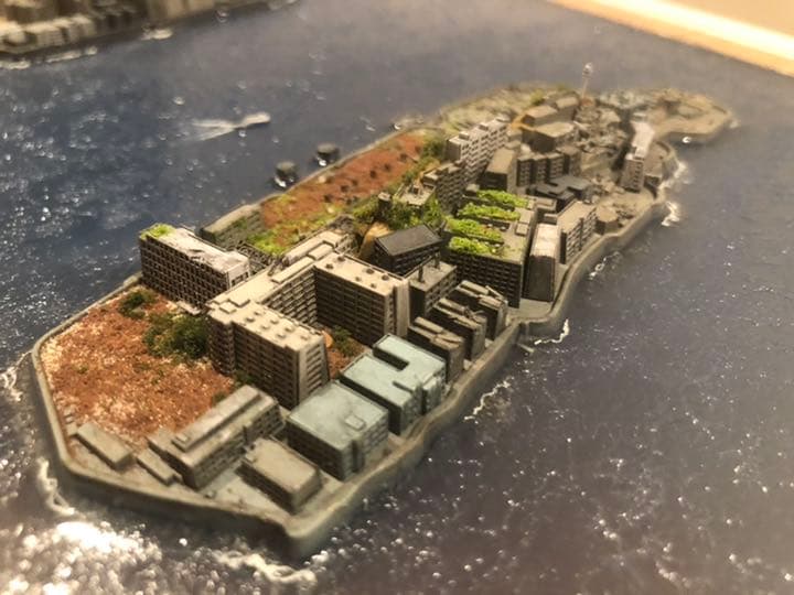 軍艦島完成品　　過去と現代　ジオラマ