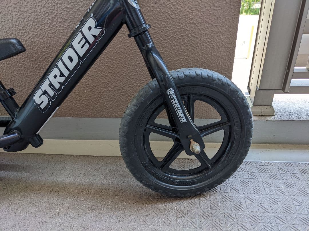ストライダー　黒　スポーツ