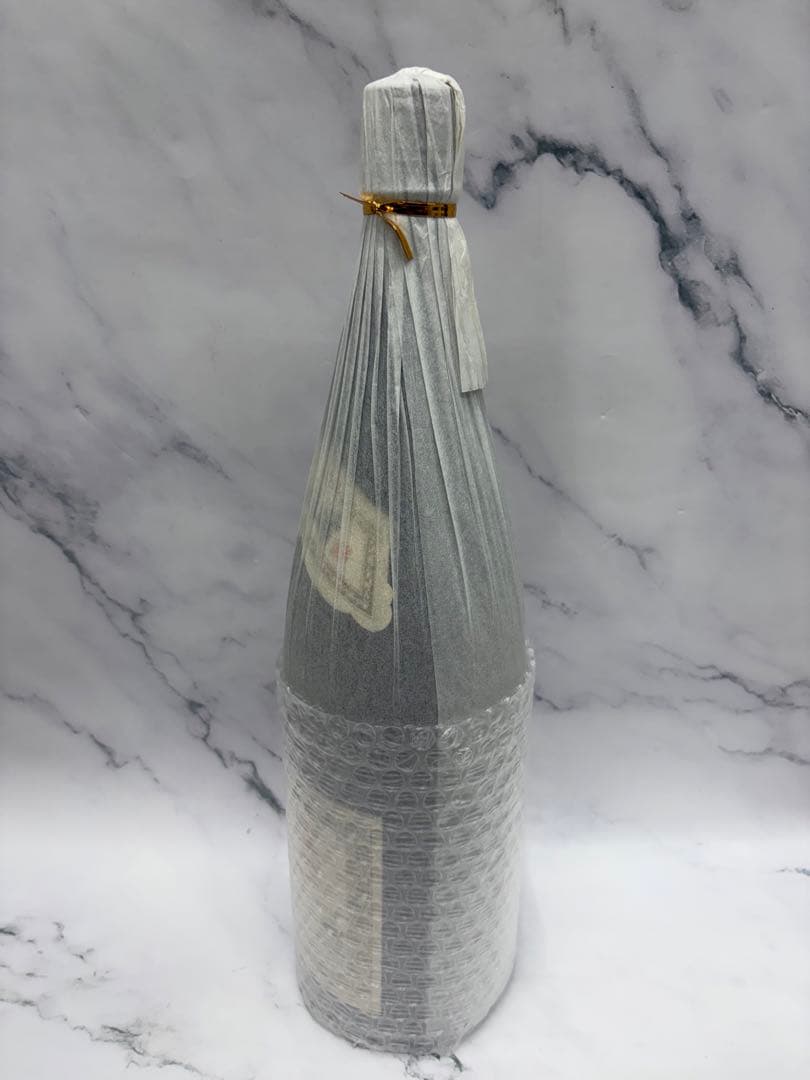 新品　未開栓　森伊蔵 焼酎 1800ml 桐箱入り　かめ壷焼酎　芋焼酎