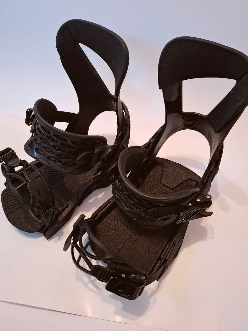 るー　SALOMON HOLOGRAM ほぼ新品