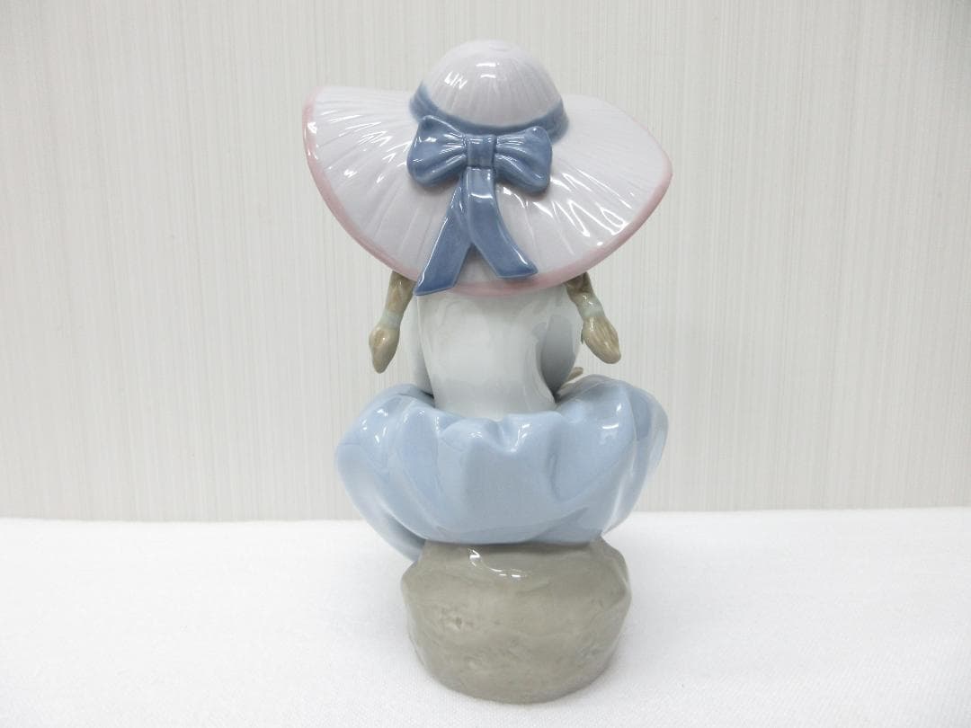 リヤドロ 花の香りにつつまれて 置物 飾り 陶器 少女 花 クラシック a