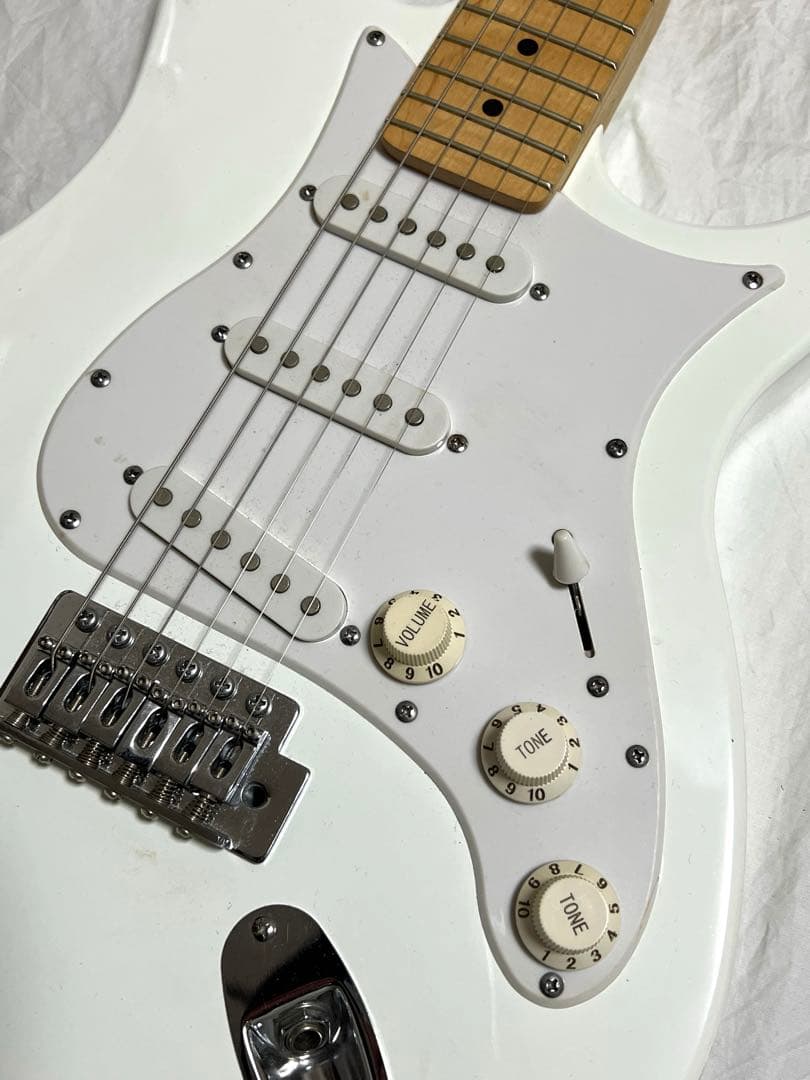 エレキギター　BEHRINGER iAXE393
