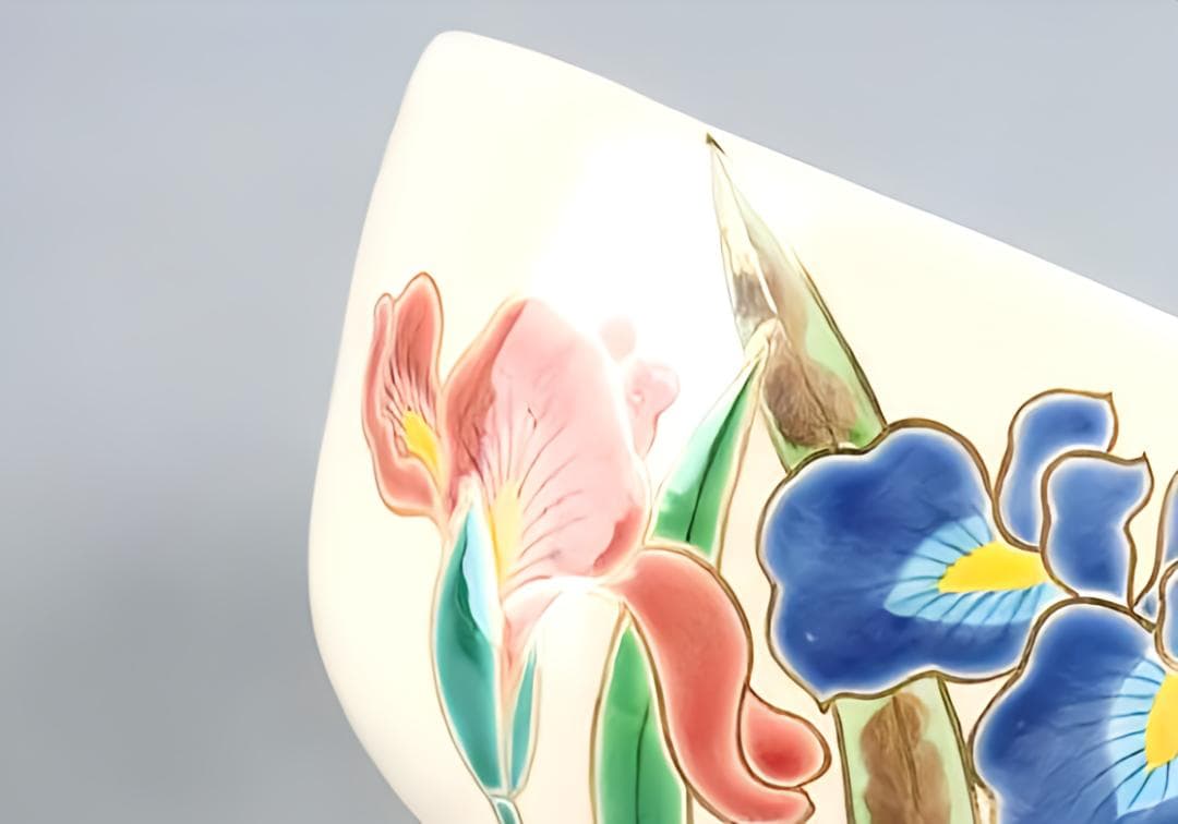 中村能久 色絵菖蒲茶碗　　栞、共箱。