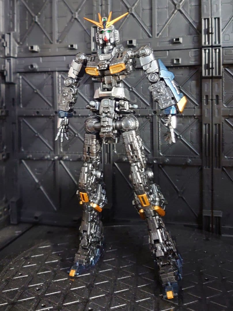 RGvガンダム！メタリック全塗装完成品！