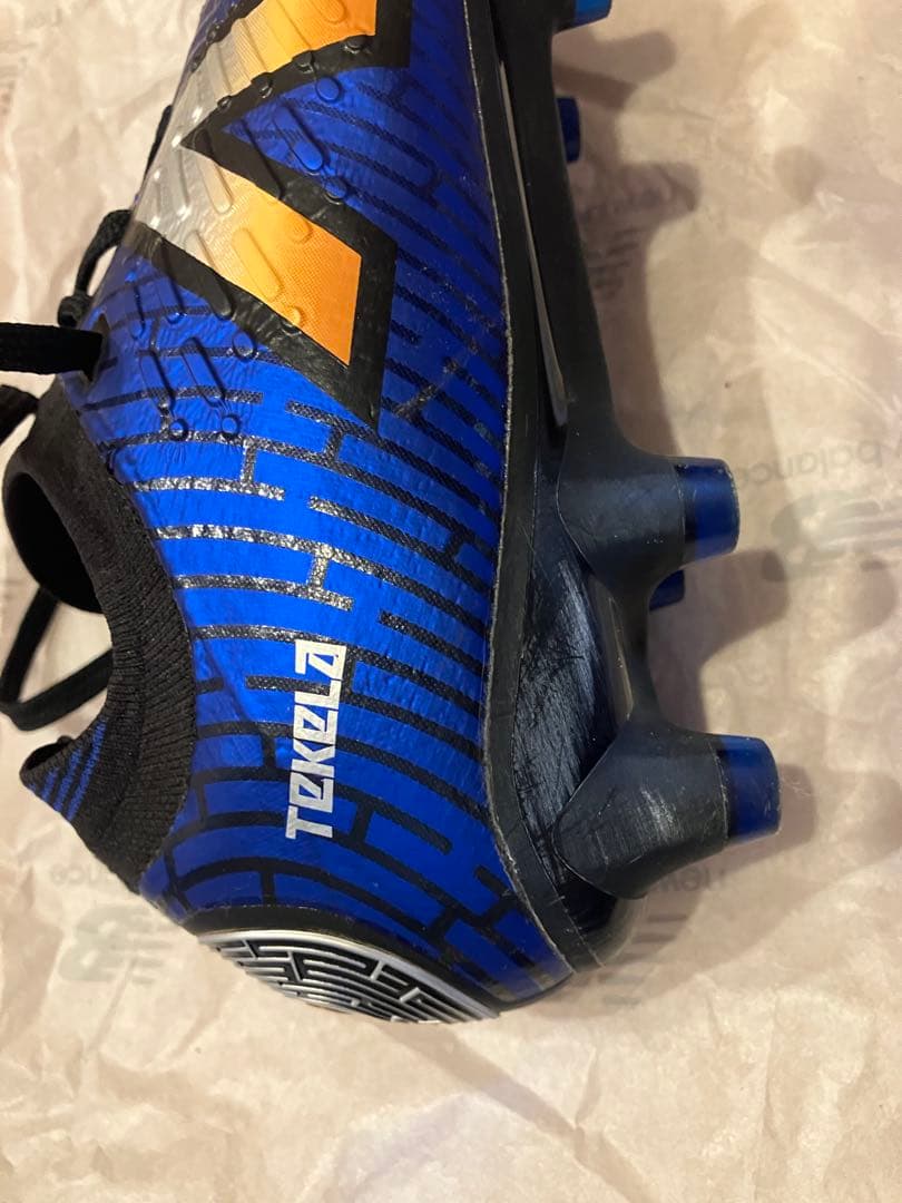 New Balance Tekela サッカーシューズ