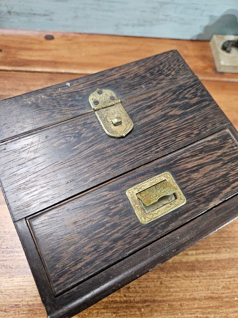 JAPAN ANTIQUE 古い木の小箱 天然木製 無垢 小物入れ 大正～昭和期