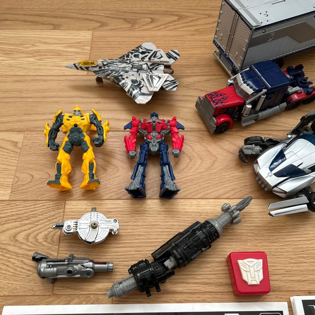 トランスフォーマー　バンブルビー　アイアンハイド　タカラトミー　ハッピーセット