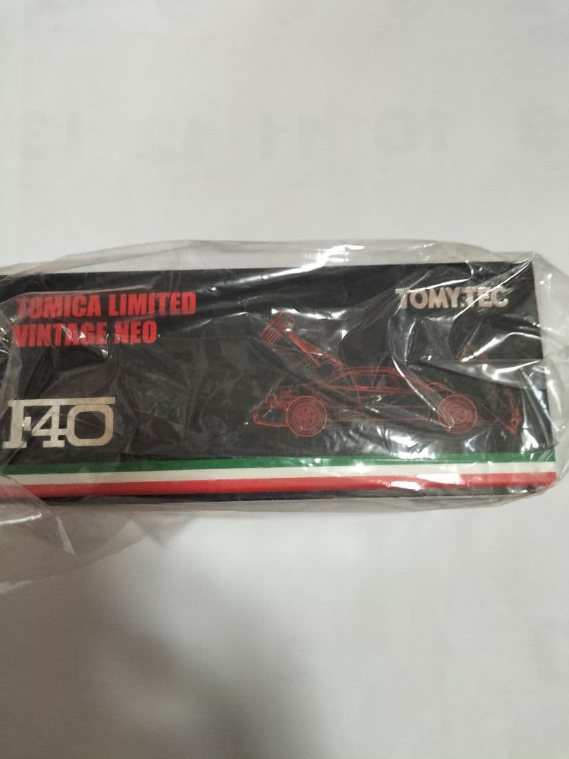 サヤカ　トミカリミテッドヴィンテージNEO フェラーリF40 　未開封新品