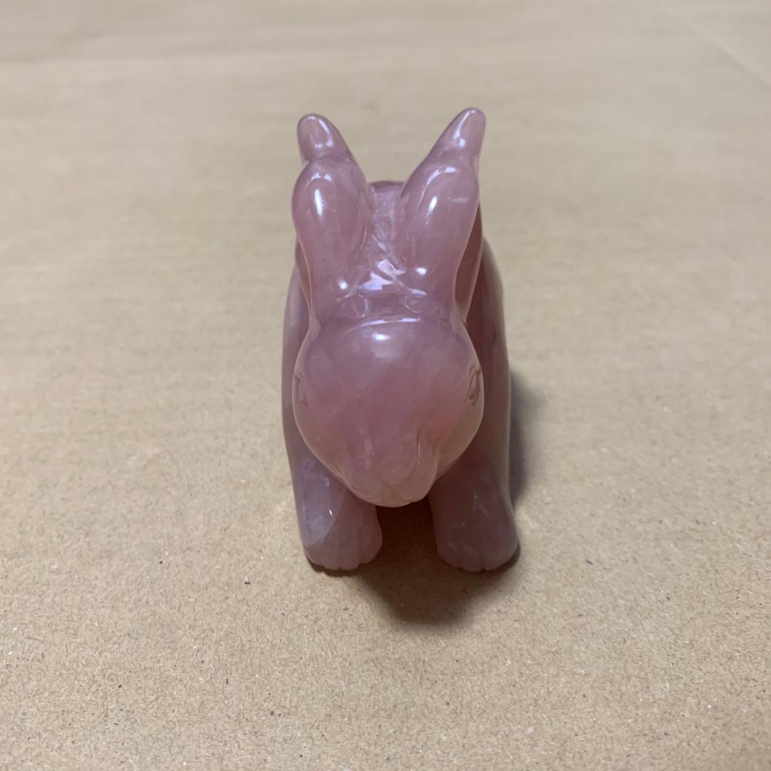 希少　ローズクォーツ　うさぎ　彫刻　置き物　恋愛