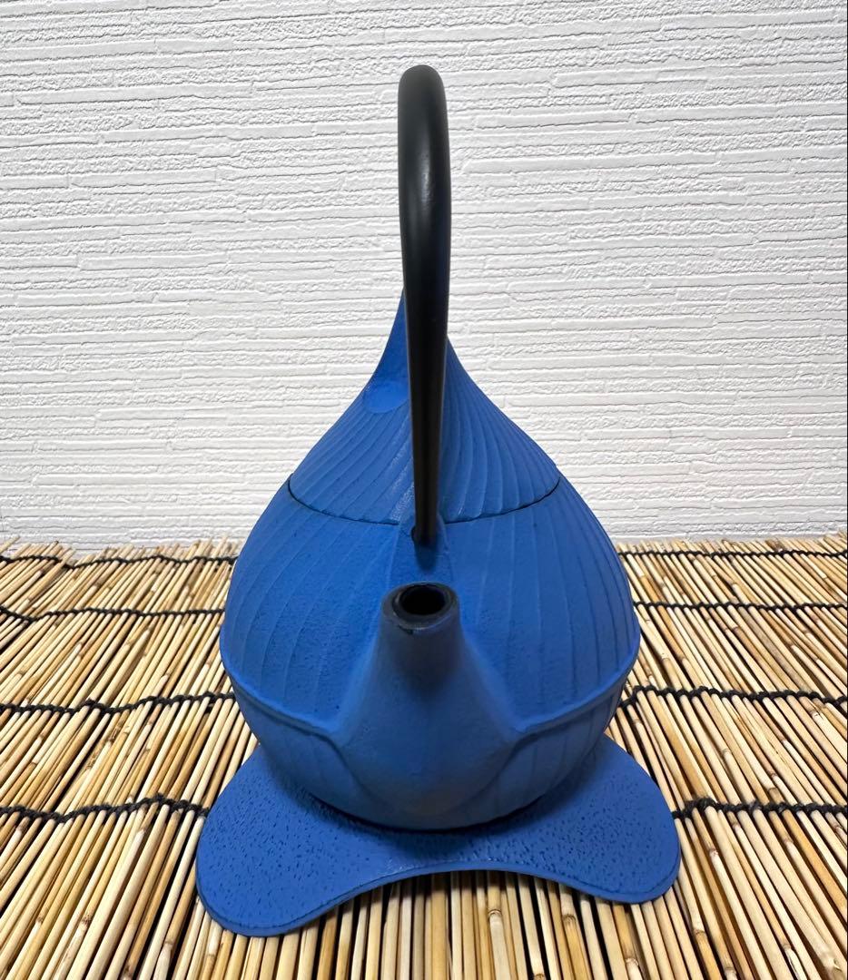 壱鋳堂造　中村義隆デザイン　ティーポット 蕾　０.４リットル　トリベット 雫