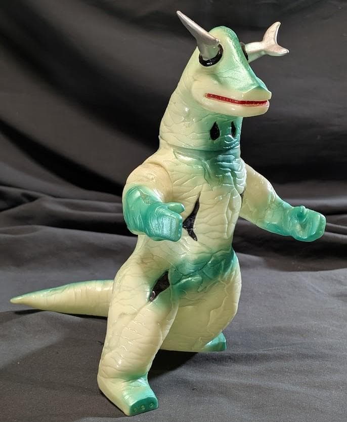 エレキング「ウルトラセブン」登場怪獣（ブルマァク復刻）蓄光版ソフビフィギュア