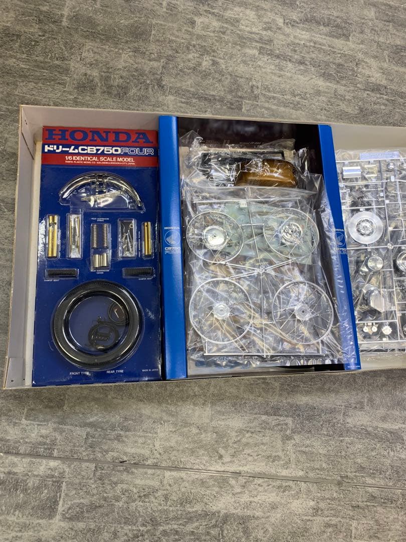 タミヤ　1/6ホンダ　ドリーム　CB750 FOUR 未組立