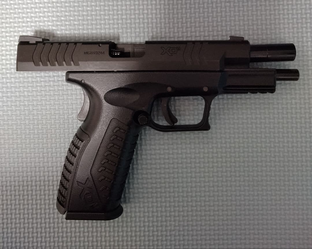 東京マルイ　XDM-40　ガスブローバックガン（予備 マガジン 付）