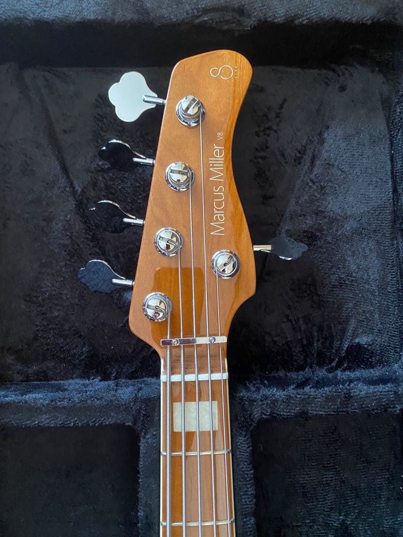 ベース Sire V8 5-String