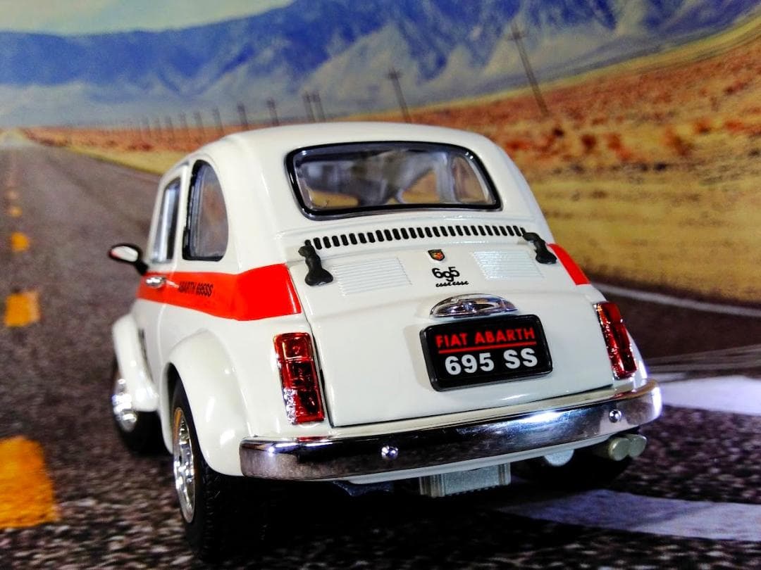 1/18 ロードシグネチャー 1963 フィアット アバルト 695SS