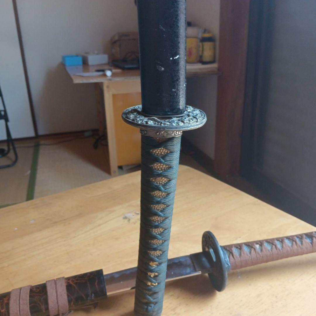 日本刀セット（黒と茶色の柄）