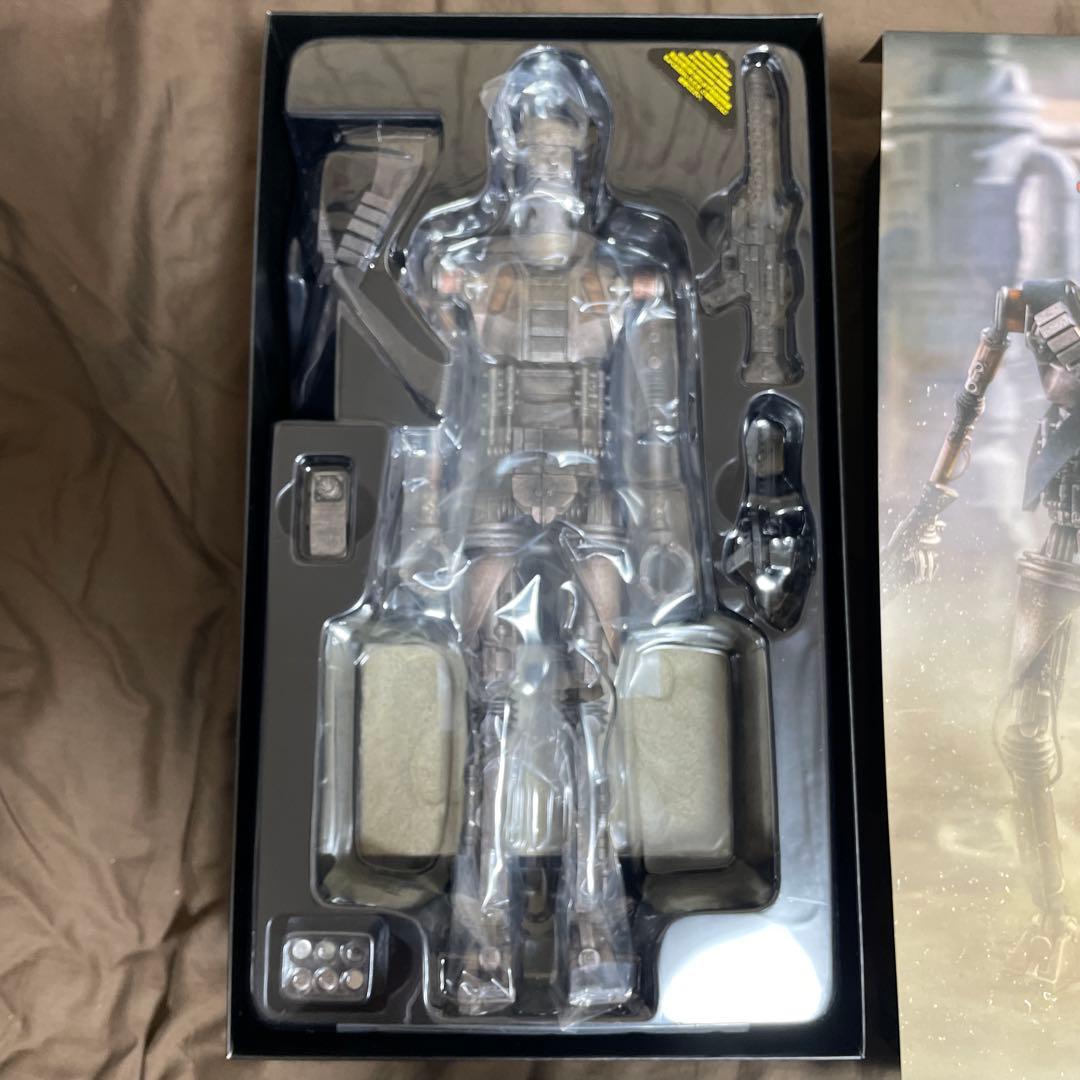 1/6 スターウォーズ マンダロリアン IG-11 フィギュア ホットトイズ製