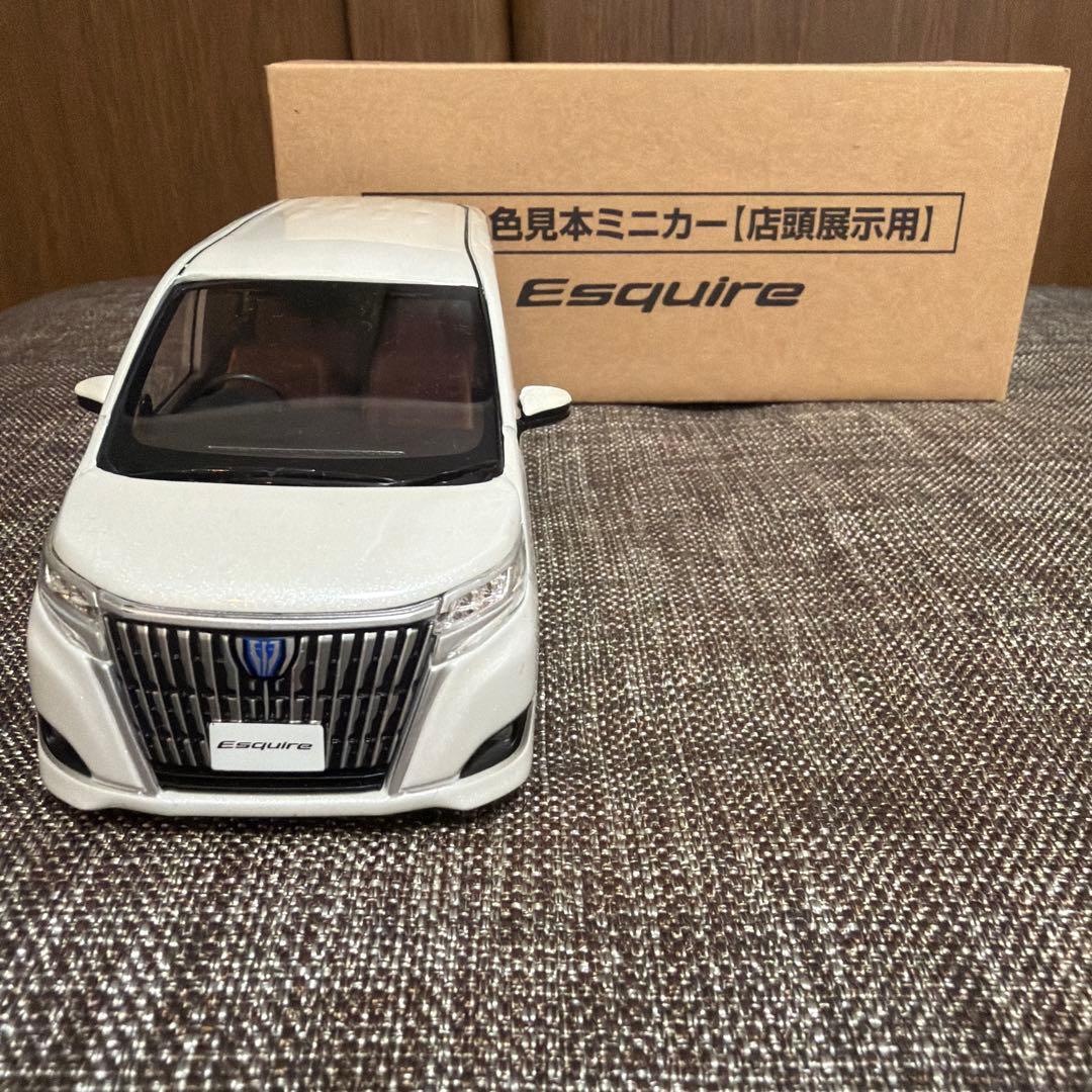 トヨタ　Esquire カラーサンプル
