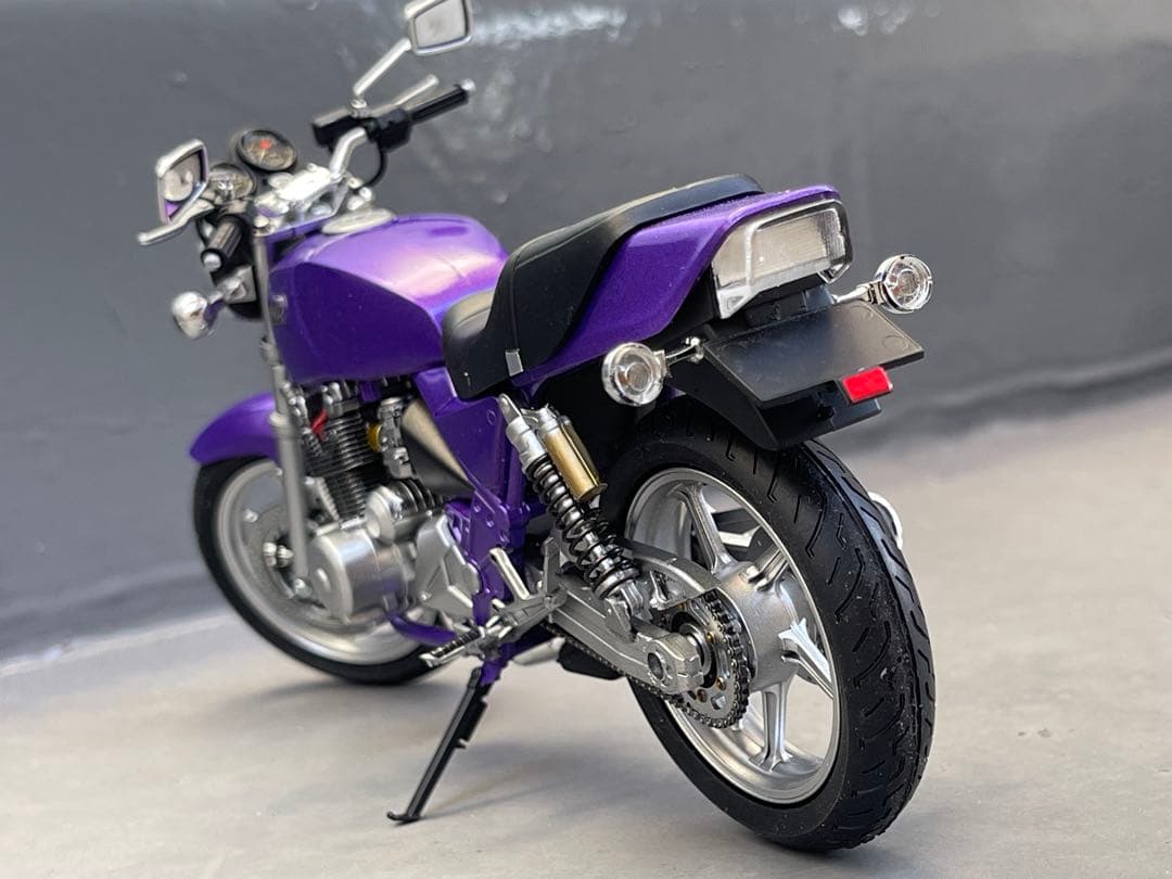1/32 カワサキ・ゼファー（ZR400C）★完成品