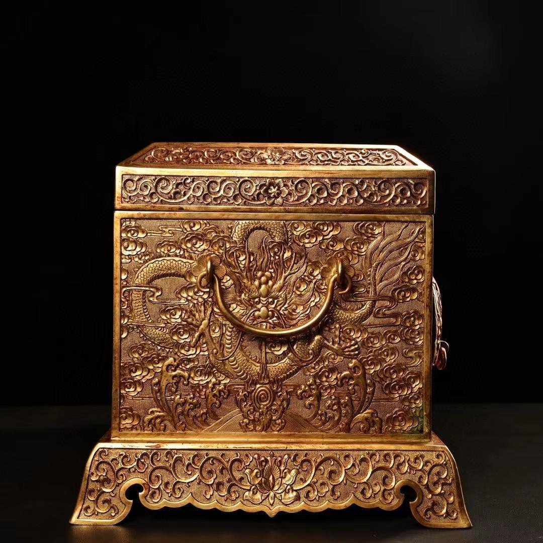 中国古美術・旧藏純銅製の高浮彫鎏金錾彫仏教彫刻経巻経書セット・案頭・置物・文房具