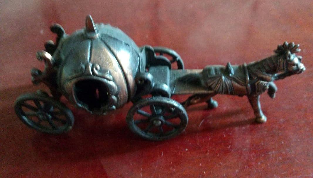 昭和レトロビンテージブロンズ色の彫刻、装飾馬車型金属工芸品(コレクション)