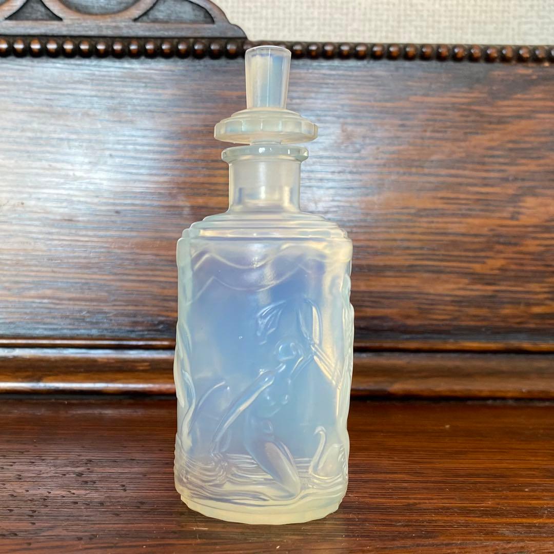 フランスサビノガラス　乳白色　アンティーク香水瓶　人物像　無傷完品